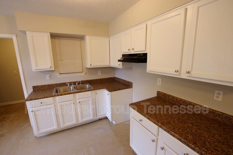 Building Photo - 4614 Pembine Dr