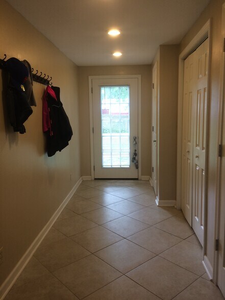 Building Photo - 112 Meadow River Dr