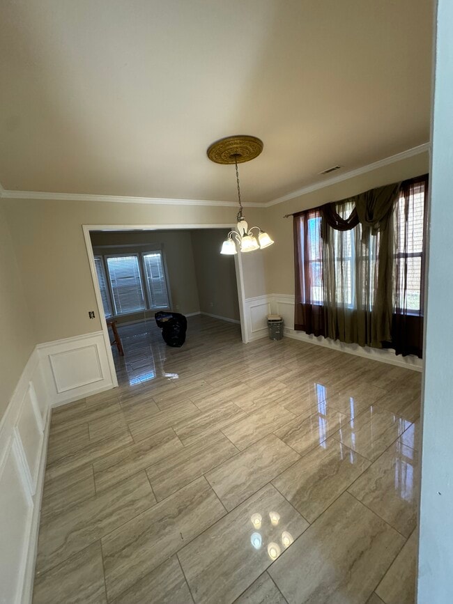 Building Photo - 77 Stallion Way