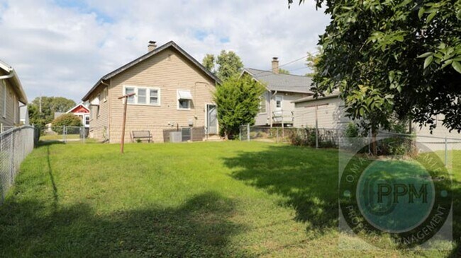 Building Photo - Comfortable 1 Bedroom/1 Bathroom/Aksarben-...