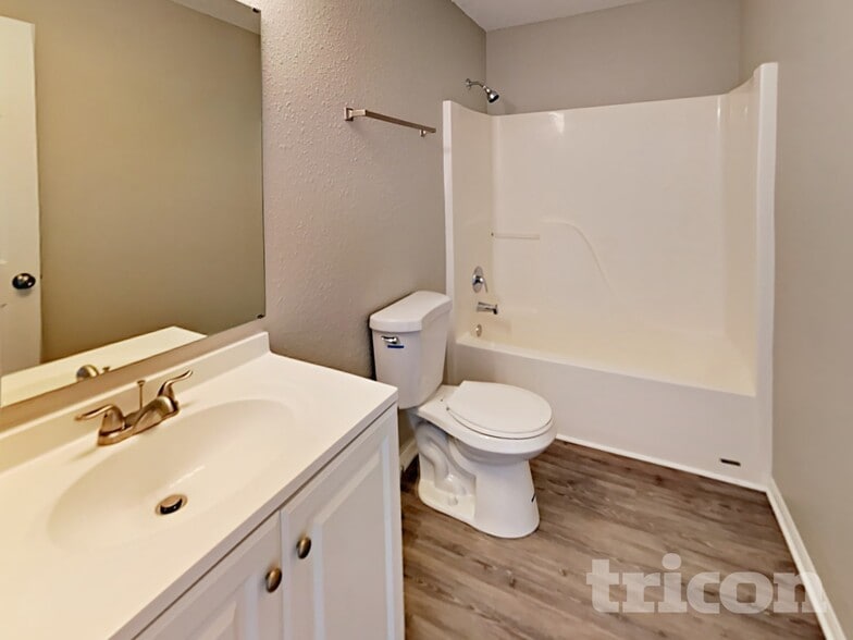 Building Photo - 10245 Cadogan Dr