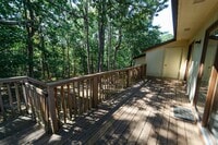 Building Photo - This darling 2 bedroom, 1.5 bath townhome is perfect for low maintenance, one level living! With ...