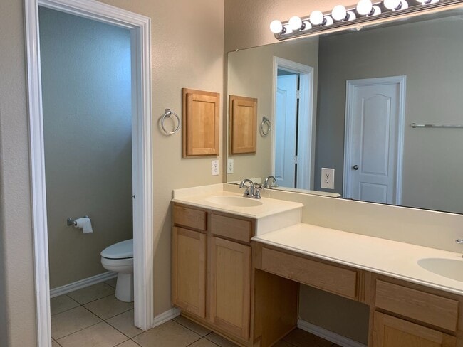 Building Photo - This beautiful home has 4 bedrooms, 2.1 baths and is perfect for an active family. There are thre...