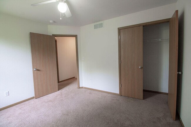 Building Photo - 2119 N Ballenger Ln