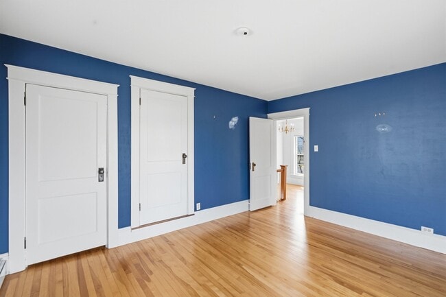 Building Photo - 198 Linden St