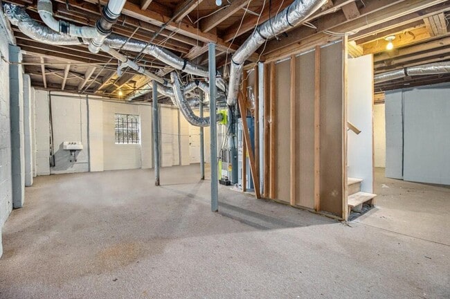 Building Photo - 2550 Graywall St