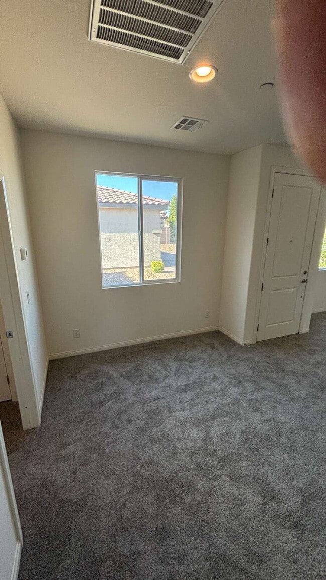 Building Photo - One Story 6-bedroom Home with Attached Casita