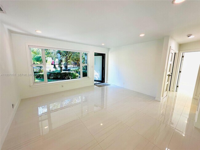 Building Photo - 8160 W 18th Ct