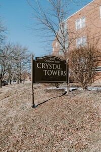 Building Photo - Renovated 2BD/1BATH in Lindenwood Park
