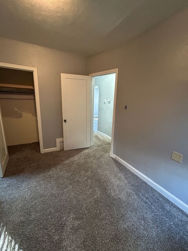 Building Photo - Cute Single Family House!