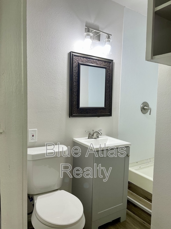 Building Photo - 2037 Beaumont St