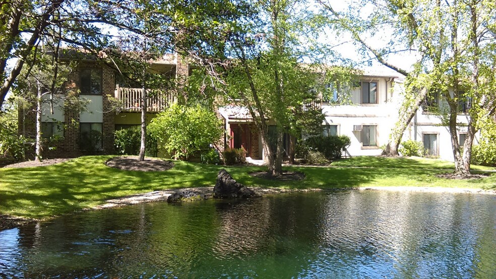 The Ponds on Plum Grove 619 N Plum Grove Rd Roselle IL 60172