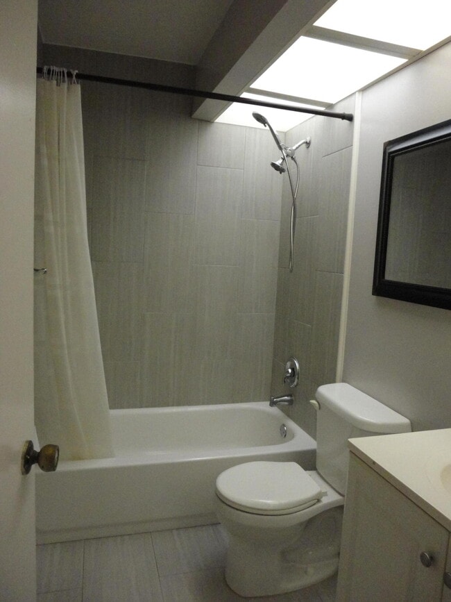 Building Photo - 212 Sparrow Dr