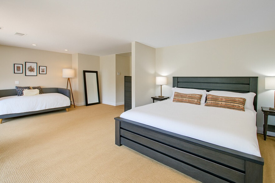 Building Photo - 11940 Springpoint Ln