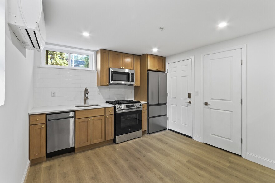 Building Photo - 261 Bradley St
