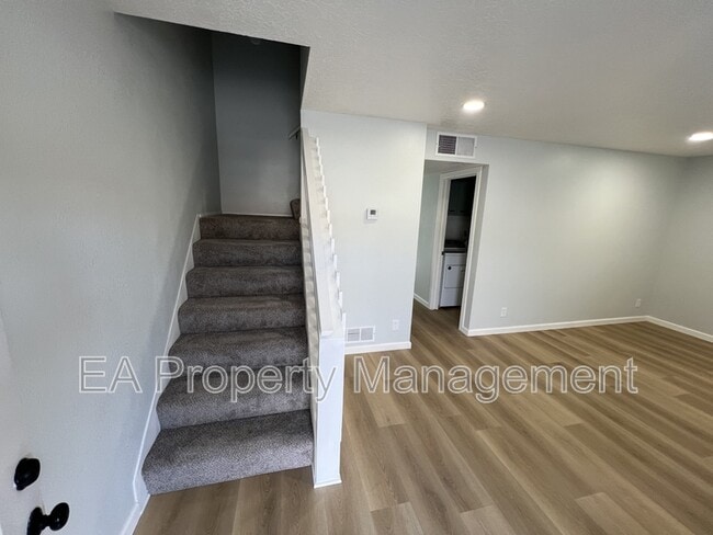 Building Photo - 6012 Calle Nueve NW