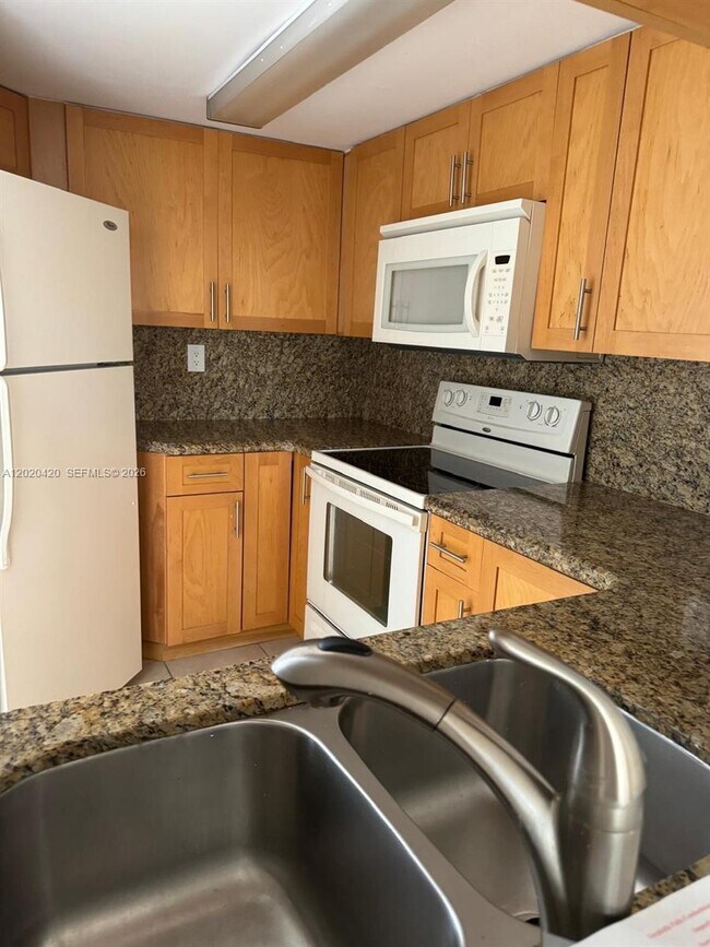 Building Photo - 8275 SW 152nd Ave