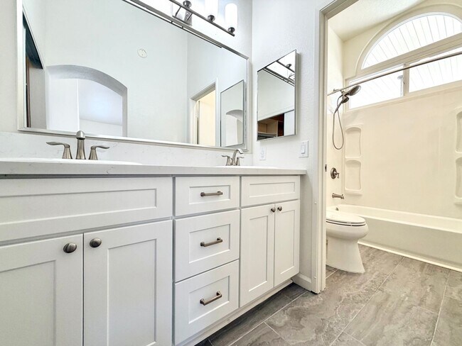 Building Photo - Cul-de-Sac 3 Bedroom 2 Bathroom Home with SOLAR, 3-Car Garage & LARGE Backyard