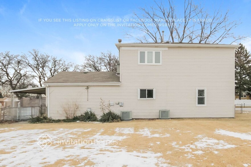 Building Photo - 8732 Oak Park Ave