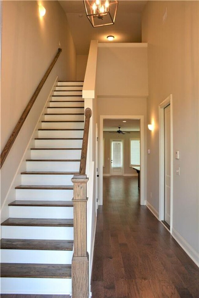 Building Photo - Highlands Townhome