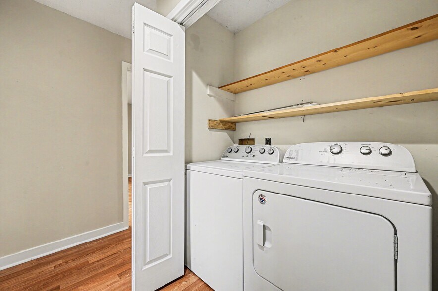 Building Photo - 304 Cedarwood Ln