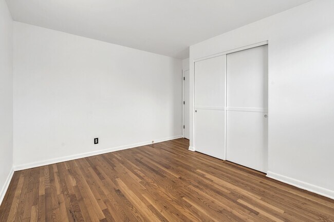 Building Photo - 3336 Panorama Dr