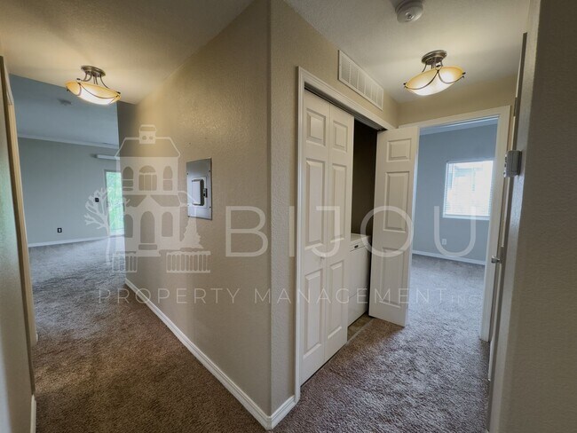 Building Photo - 1695 Little Bear Creek Point