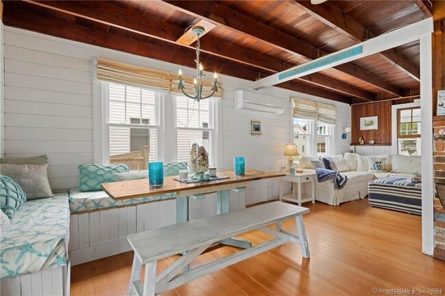 Building Photo - 36 White Sand Beach Rd