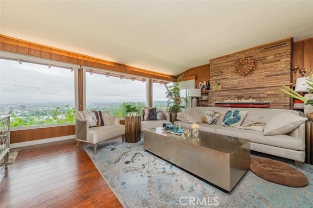 Building Photo - 2832 E Farview Ln