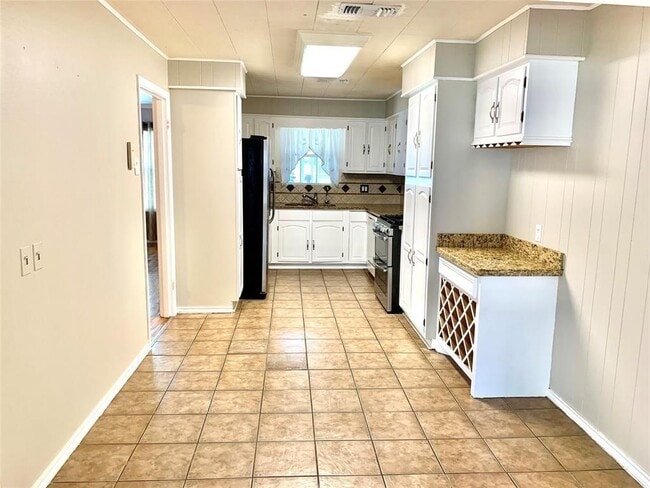 Building Photo - 8318 Highcrest Dr