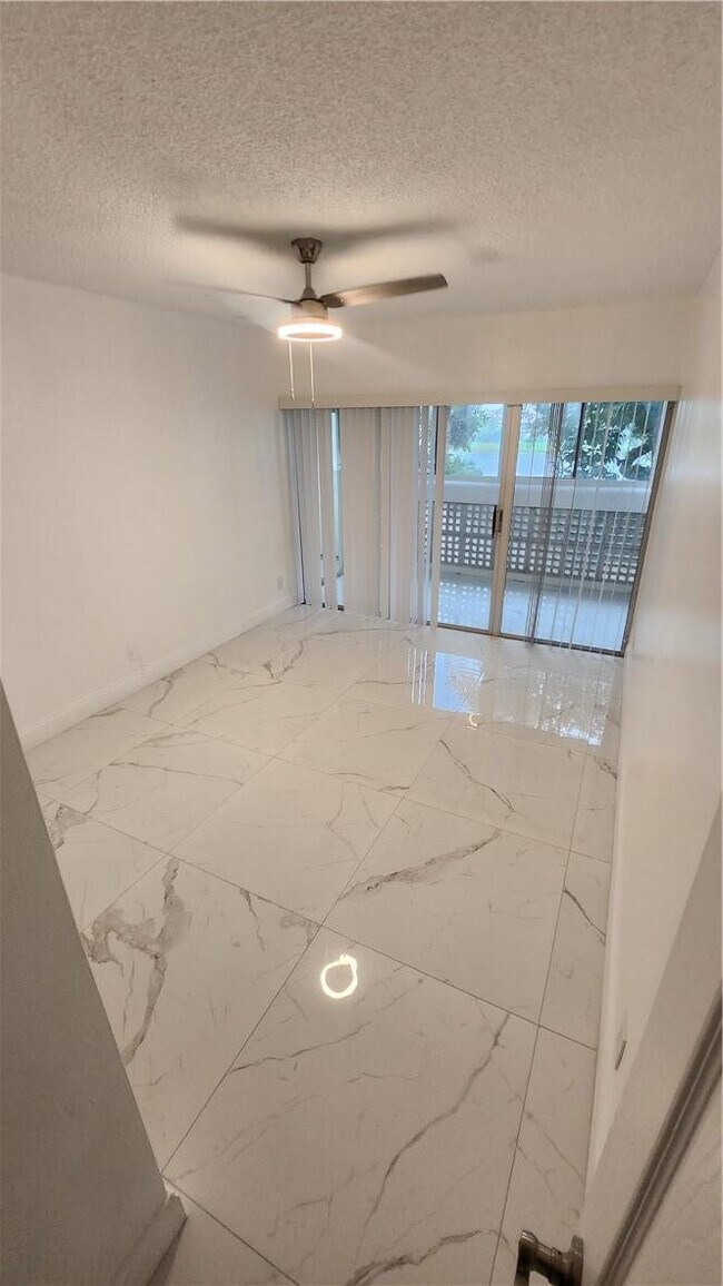 Building Photo - 3301 Spanish Moss Terrace