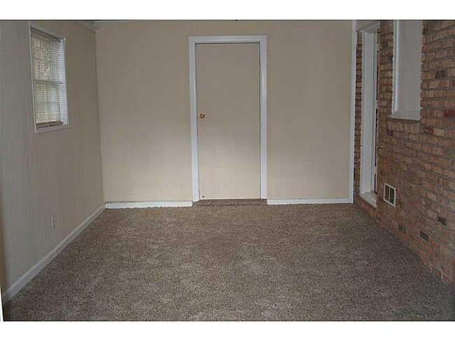 Building Photo - 652 Moselle Dr