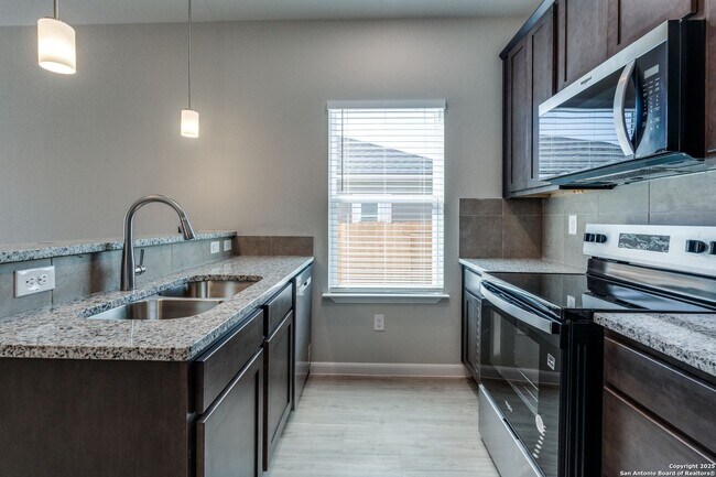 Building Photo - Brand-New 3-Bedroom Home with Modern Finishes & Private Backyard in Seguin
