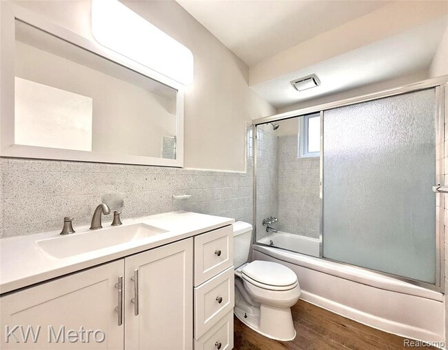 Building Photo - 2180-2182 Vernier Rd