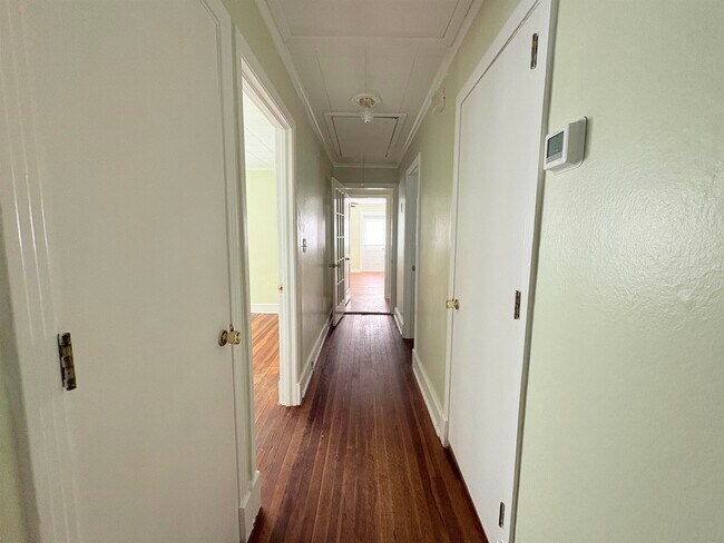 Building Photo - 3022 Livingston Rd