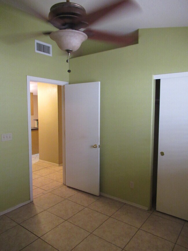 Building Photo - Attractive 4 Bedroom 2 Bath Home in the Tu...