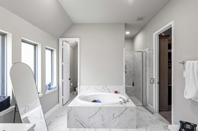 Building Photo - 7211 Sylvan Birch Trl