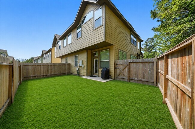 Building Photo - 5 Cheswood Manor Drive