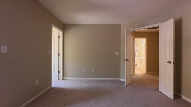 Building Photo - 2398 Meadow Falls Ln