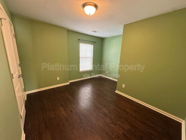 Building Photo - 211 Creek Side Pass