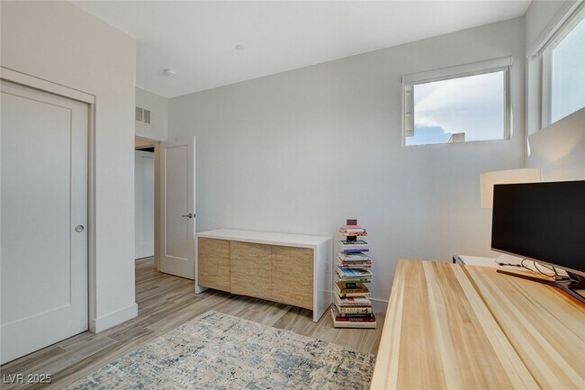Building Photo - 214 Abbey Hill St