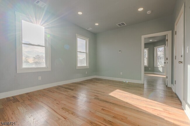 Building Photo - 882 S 14th St