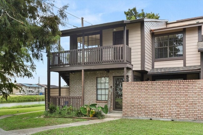 Building Photo - 714 Fairfax Dr