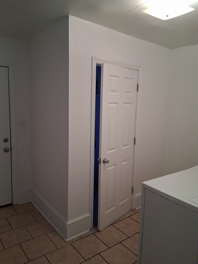 Building Photo - 917 N Lombard St