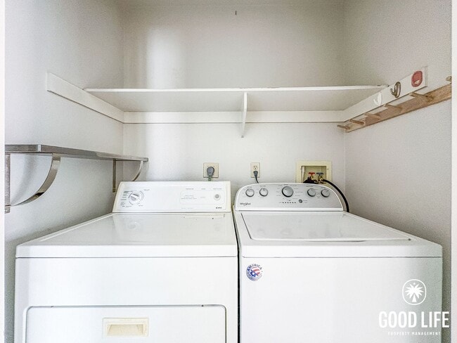 Building Photo - SD: Spacious 2B/2BA Rancho Bernardo Condo with Balcony, W/D & Pool Access