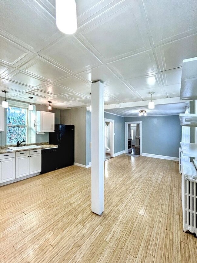 Building Photo - Charming 3-Bedroom Home – Spacious & Conve...