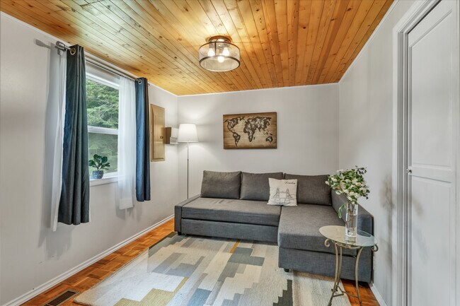 Building Photo - 3194 Crooked Finger Rd NE