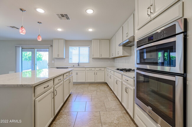 Building Photo - 12108 W Range Mule Dr