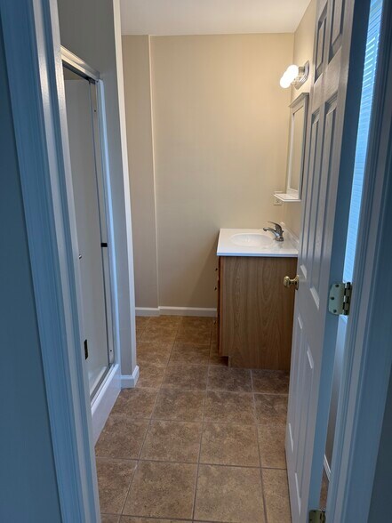 Master Bathroom - 1575 Sumneytown Pike