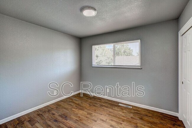 Building Photo - 526 S Howes St